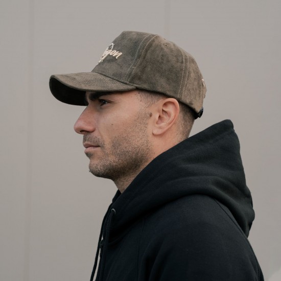 Liam Velvet Cap Pentagon