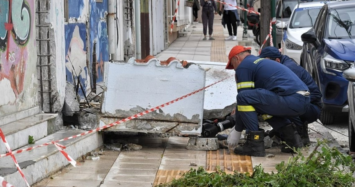 Πτώση μπαλκονιού τα μάτια μας 14!