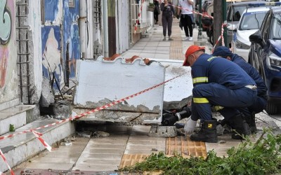 Πτώση μπαλκονιού τα μάτια μας 14!