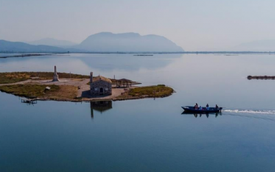 Καραβομαραγκοί εν δράσει: Στα σκαριά ολοκαίνουριο, ξύλινο πριάρι για τη λιμνοθάλασσα Μεσολογγίου