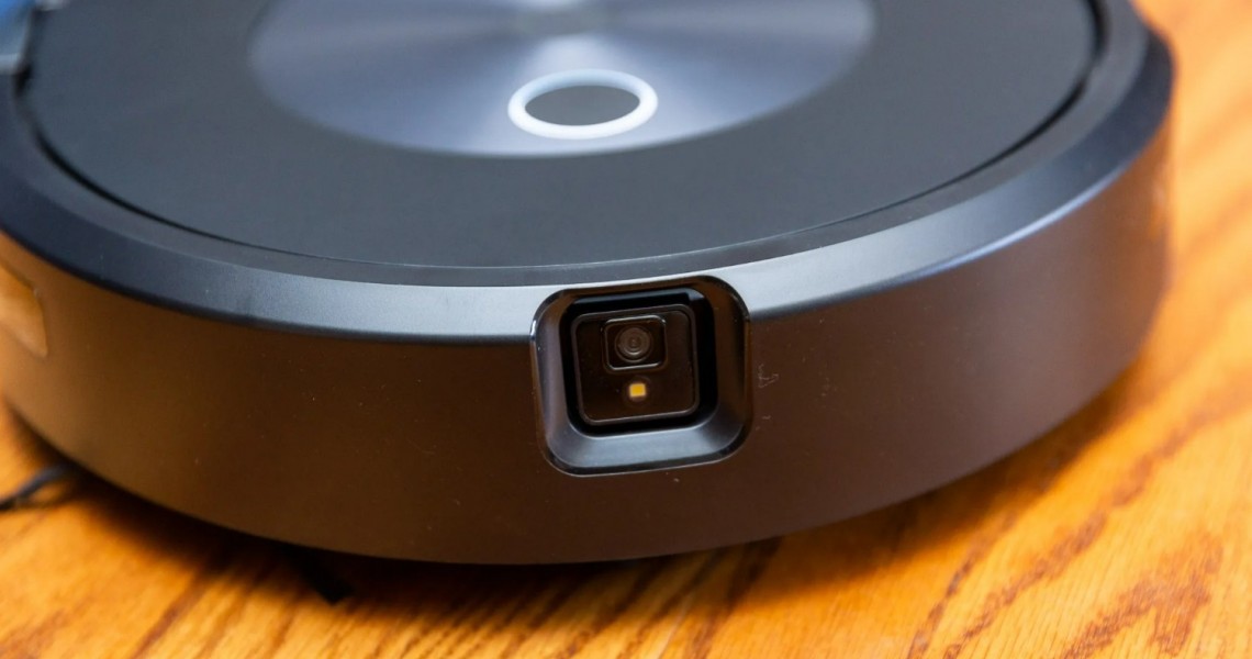 «Έξυπνη» σκούπα, ανοιχτά παράθυρα: Πώς 7.000 σπίτια βρέθηκαν εκτεθειμένα λόγω ενός κενού ασφαλείας