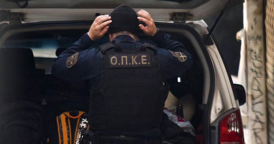 Ήρωας εκτός υπηρεσίας στα Γιαννιτσά: Αστυνομικός της ΟΠΚΕ έσωσε δύο ανήλικα κορίτσια από φλεγόμενο σπίτι
