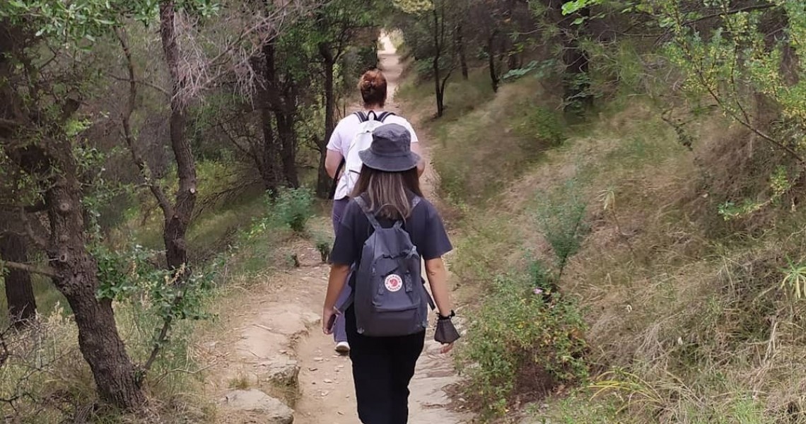 Από το Τσιμέντο στις Κορυφές: Γιατί η Πεζοπορία Έγινε η Νέα «Viral» Συνήθεια της Χώρας