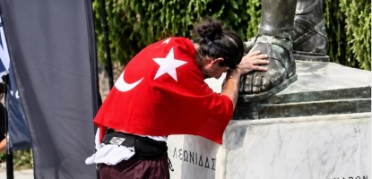 Σπάρταθλον 2026: Η συγκινητική κίνηση Τούρκου υπερμαραθωνοδρόμου που τίμησε τον Λεωνίδα στη Σπάρτη