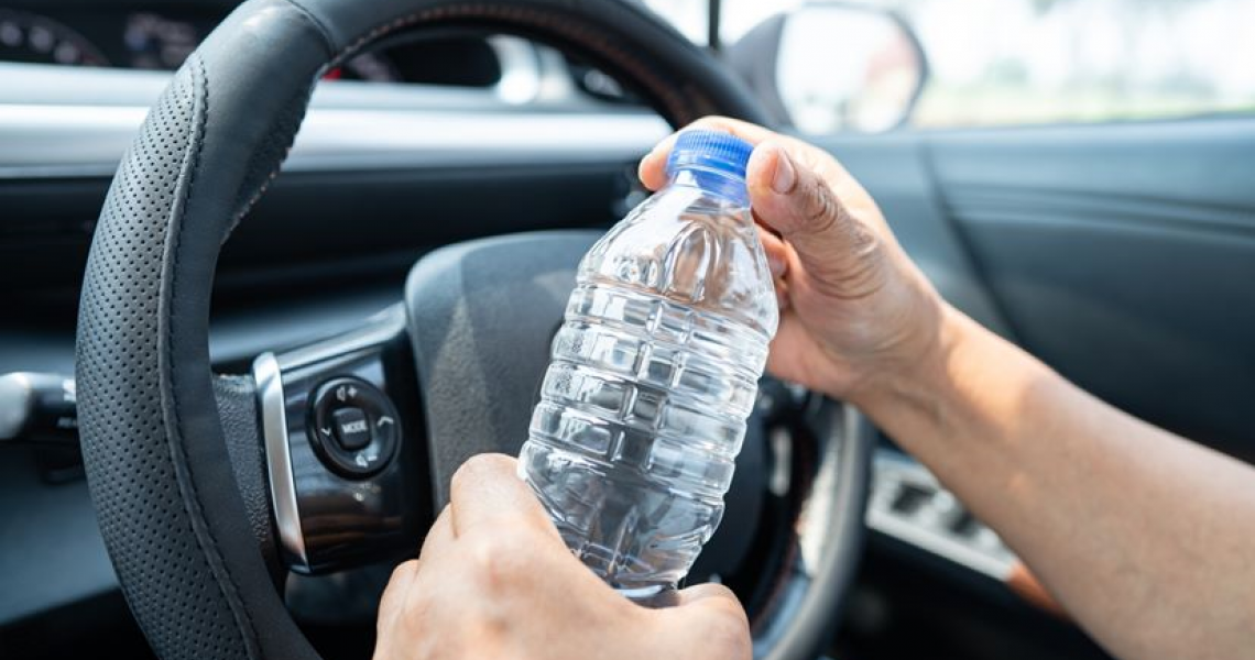 Γιατί δεν πρέπει να αφήνουμε μπουκάλι με νερό μέσα στο αυτοκίνητο